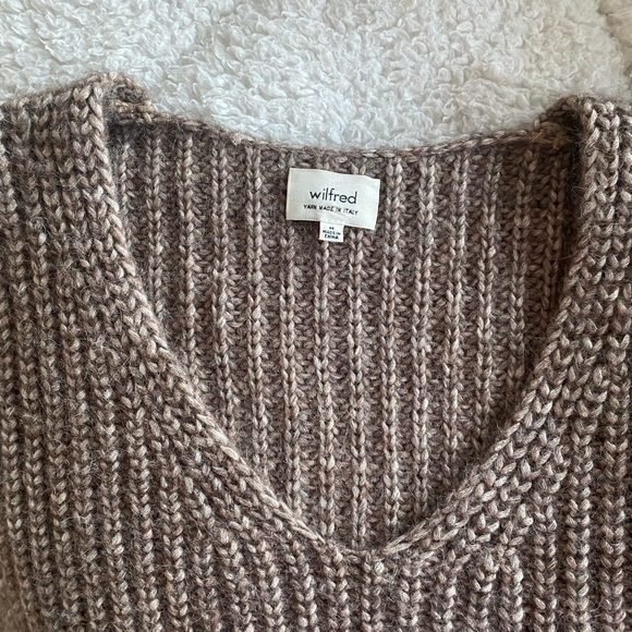 Aritzia V-neck knit sweater - Picture 5 of 8